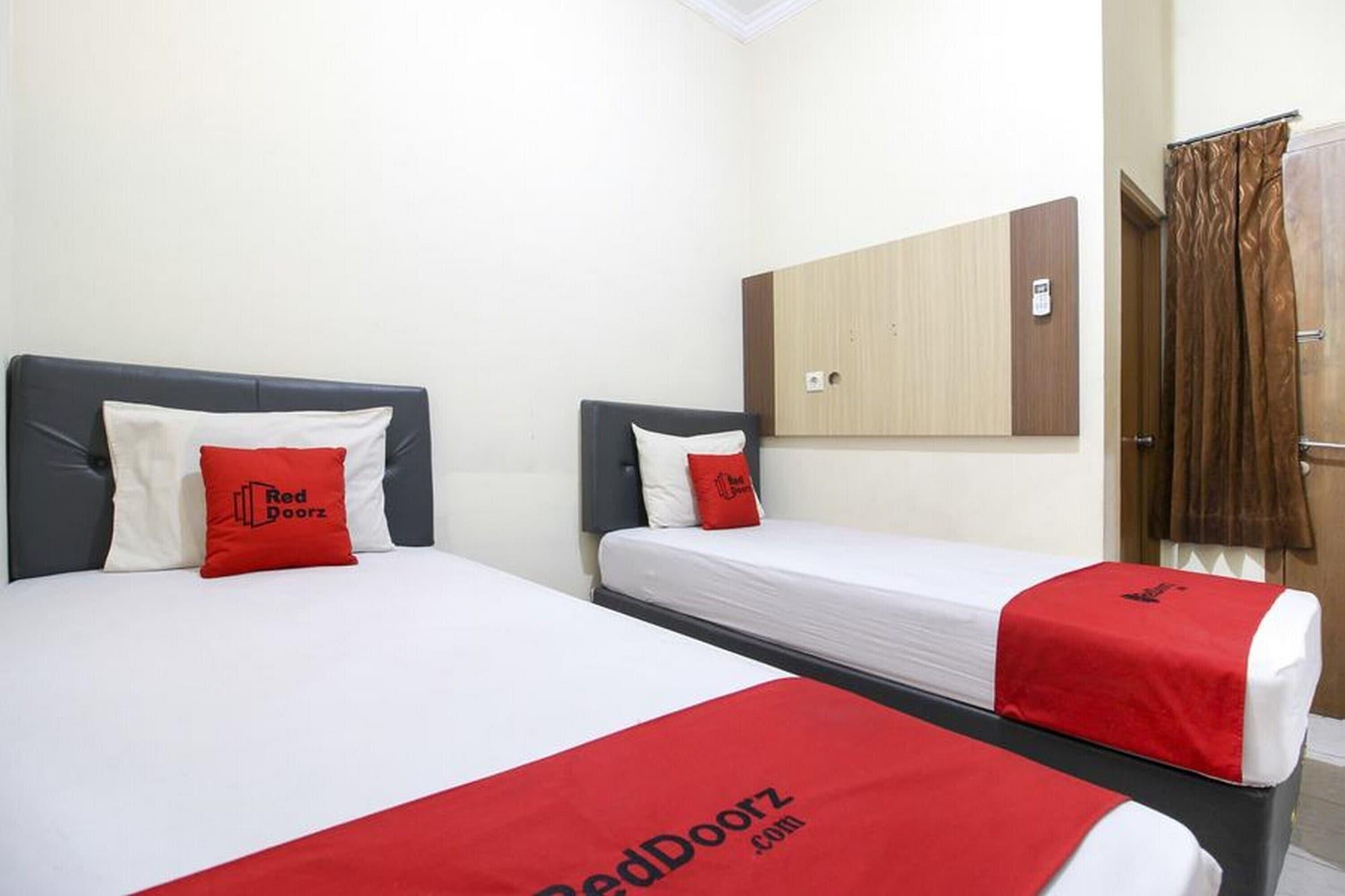 Reddoorz Plus Near Stadion Mandala Krida Yogyakarta Eksteriør bilde