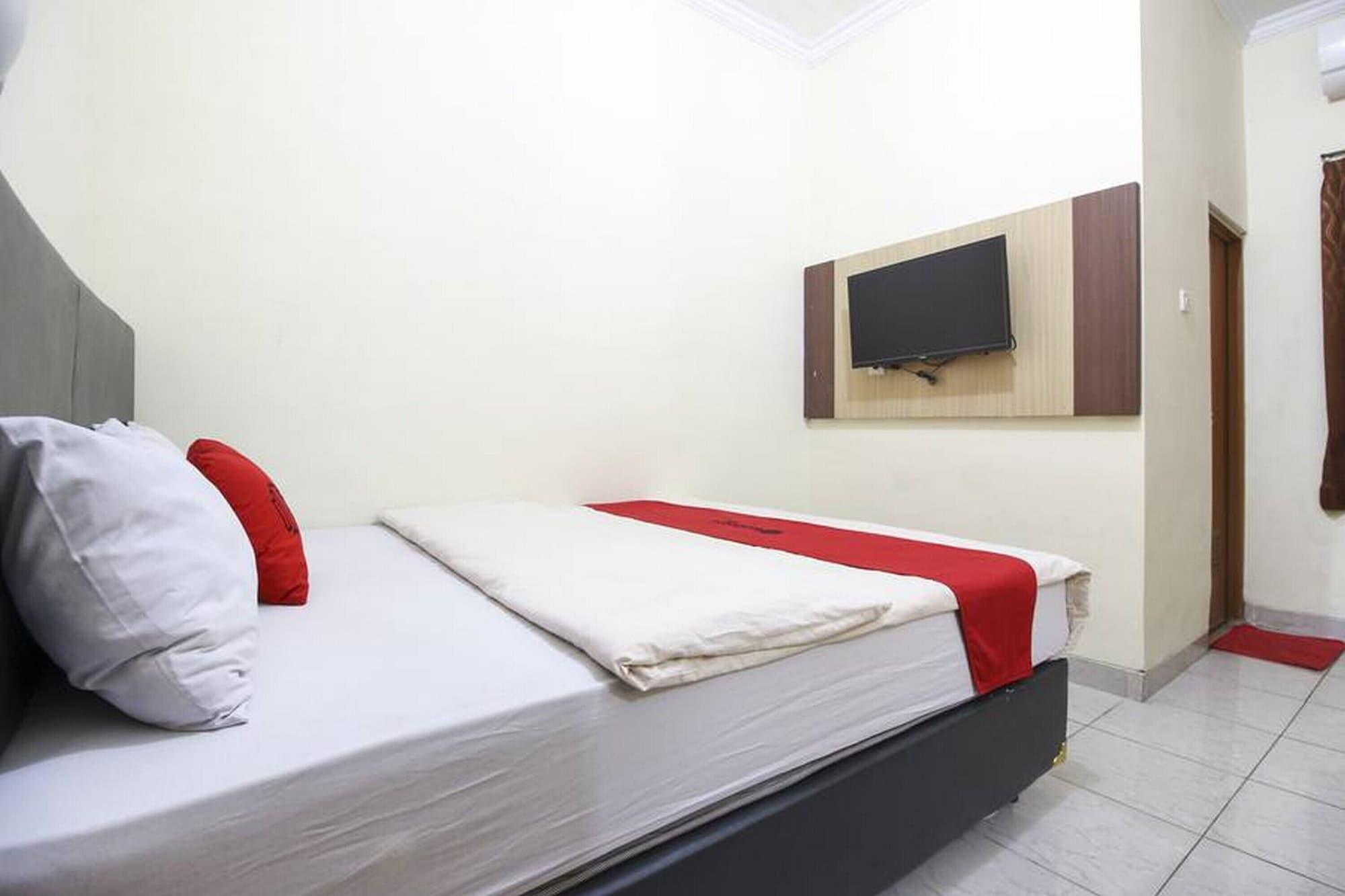 Reddoorz Plus Near Stadion Mandala Krida Yogyakarta Eksteriør bilde