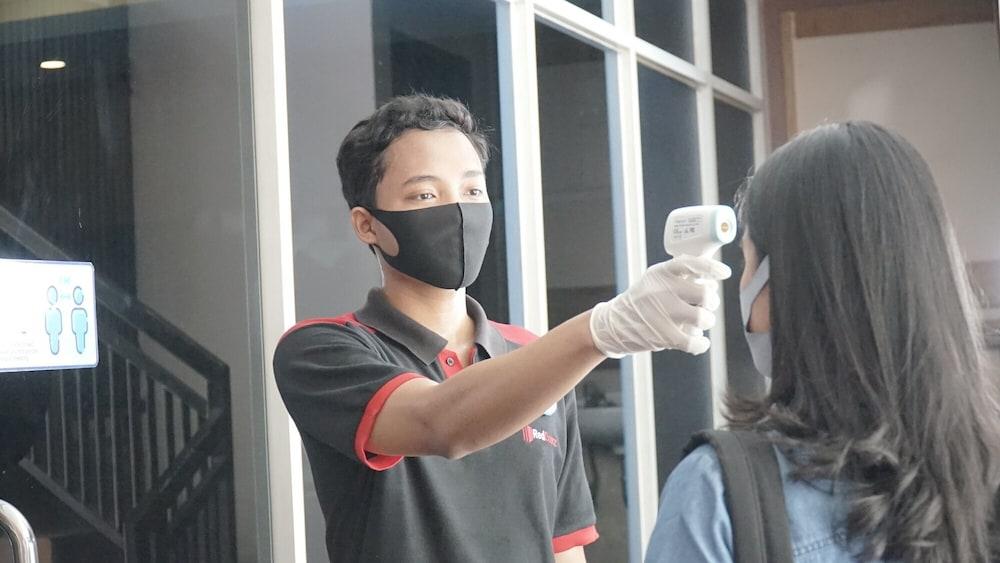Reddoorz Plus Near Stadion Mandala Krida Yogyakarta Eksteriør bilde