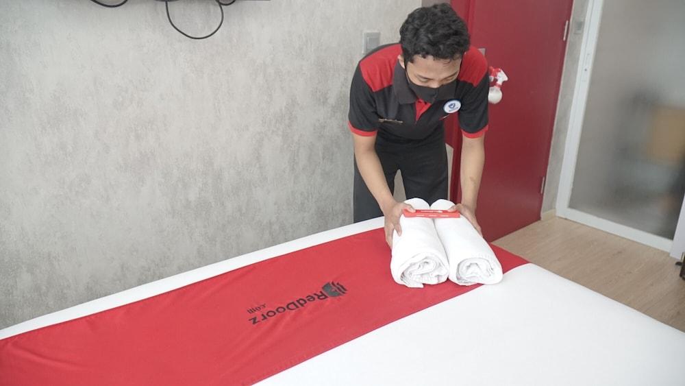 Reddoorz Plus Near Stadion Mandala Krida Yogyakarta Eksteriør bilde