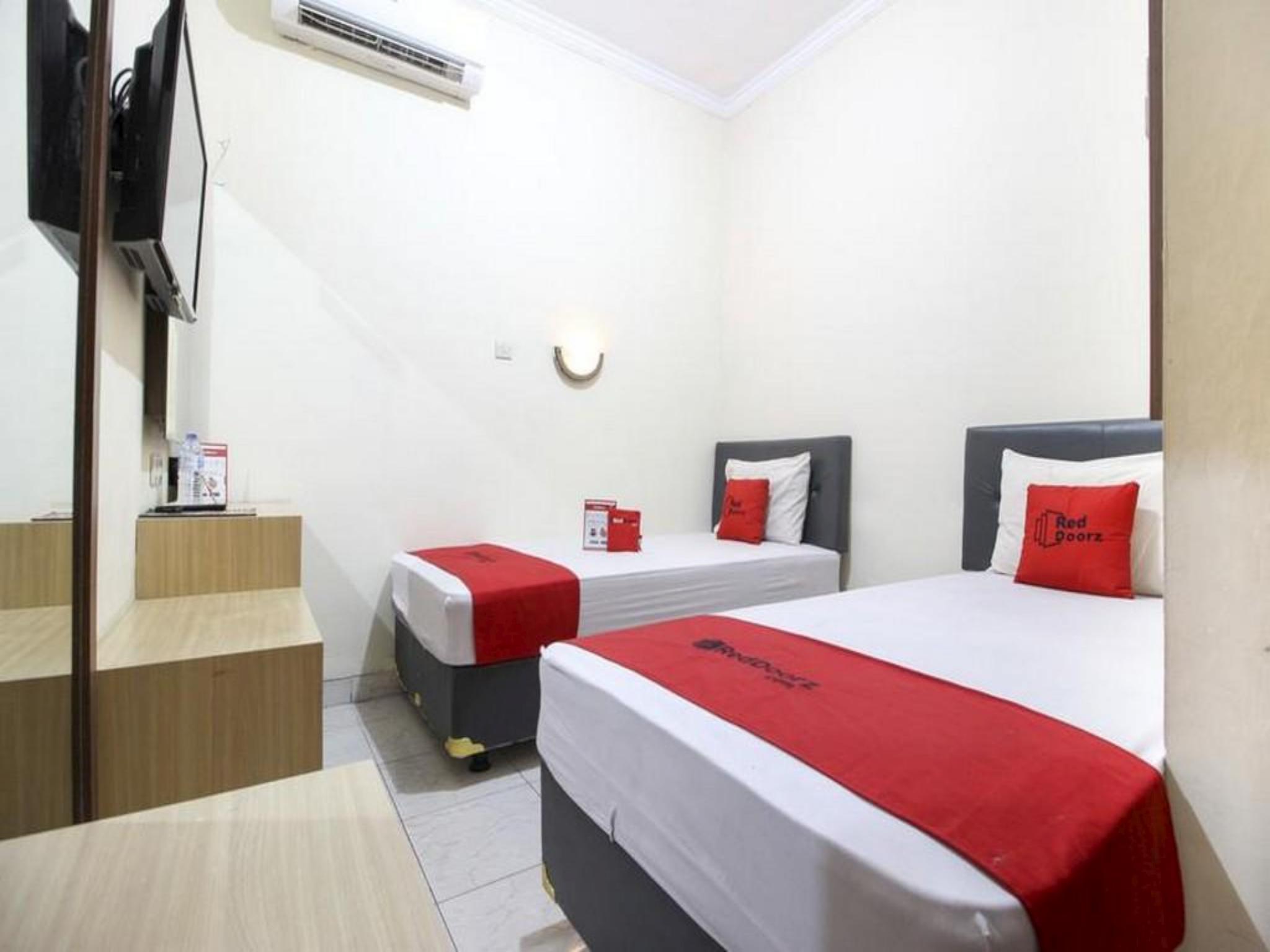 Reddoorz Plus Near Stadion Mandala Krida Yogyakarta Eksteriør bilde