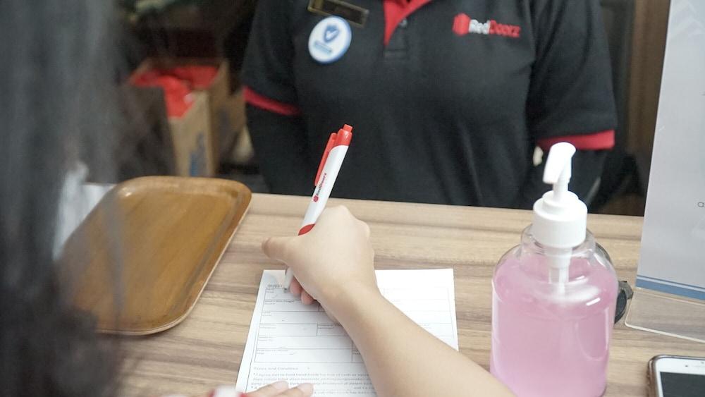 Reddoorz Plus Near Stadion Mandala Krida Yogyakarta Eksteriør bilde