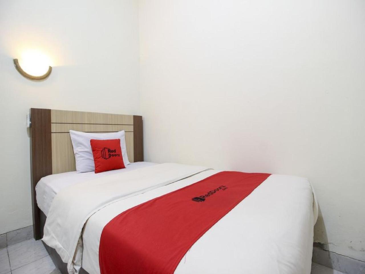 Reddoorz Plus Near Stadion Mandala Krida Yogyakarta Eksteriør bilde