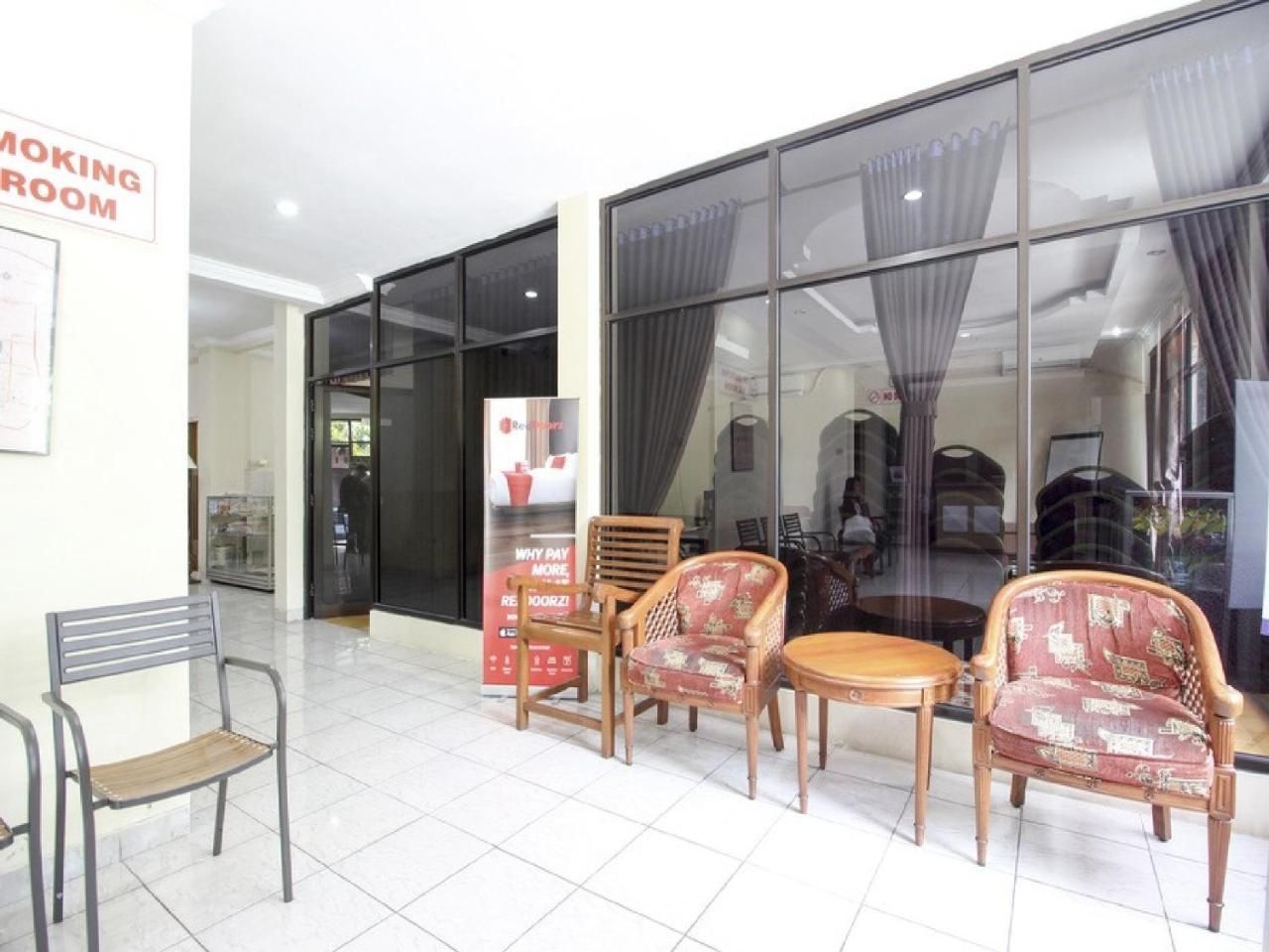 Reddoorz Plus Near Stadion Mandala Krida Yogyakarta Eksteriør bilde