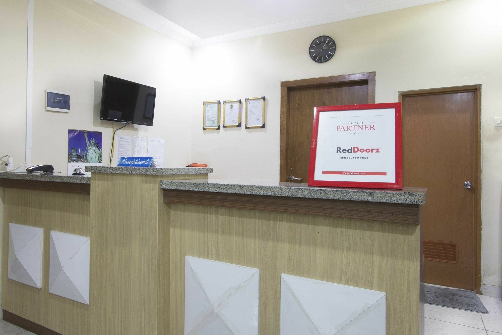 Reddoorz Plus Near Stadion Mandala Krida Yogyakarta Eksteriør bilde