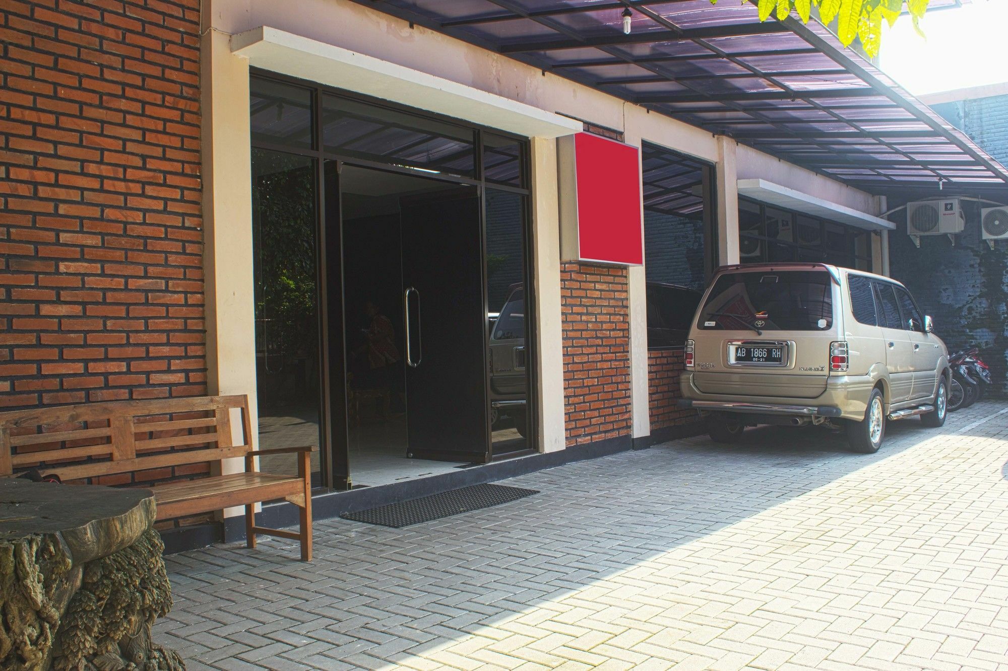 Reddoorz Plus Near Stadion Mandala Krida Yogyakarta Eksteriør bilde